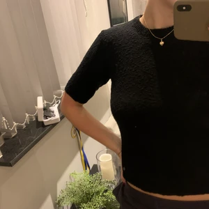 Twist and tango stickad t shirt - Säljer denna så fina stickade t shirt. Kan kläs upp och ned! Såså praktisk och fin!