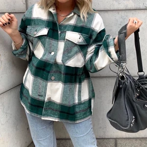 Zara jacka  - Säljer nu den trendiga Zara rutiga jackan! I storlek Small passar både XS/S o eventuellt M. Perfekt till våren! Knappt använd dessutom🌸🌸