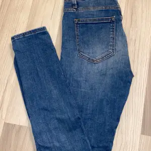 Jeans från crocker storlek 26/32 som inte används längre.