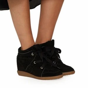 Isabel marant  - Ett par isabel marant liknande skor som är knappt är använda i väldigt bra skcick. Pris går att diskutera💞