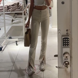 Jeans - Jättesöta jeans från zara som tyvärr inte kommer till användning, endast använda ett fåtal gånger! 150kr+frakt