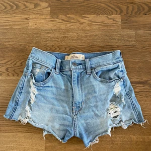 Jeansshorts - Jeansshorts från Hollister i storlek W25.💕