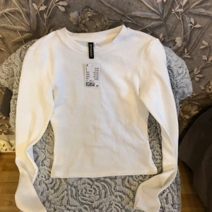 Oanvänd tröja - Oanvänd tröja från hm strl xs