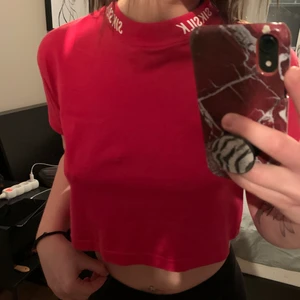 Siksilk crop - Skön tshirt från siksilk, aldrig använd endast testad. Uk sixe 8. - 36