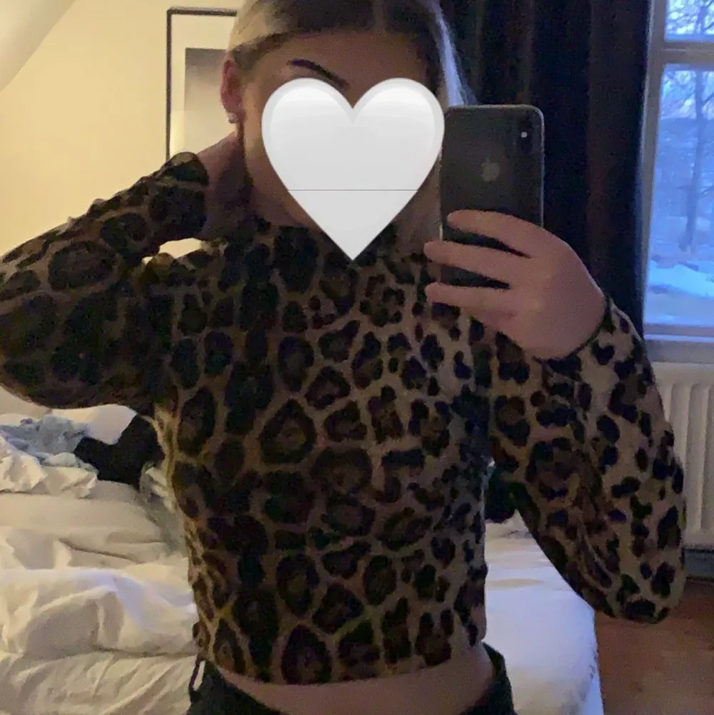 Jätte fin leopard tröja från shein i stolek S, stretchigt och skönt material. Använd ett fåtal gånger💕. Toppar.