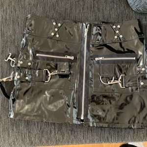 Hell Bunny lackkjol M - Hell Bunny lackkjol size M