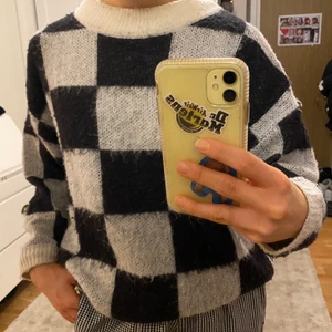 Stickad tröja  - Stickad tröja från Asos i storlek 36!!🏁🖤🤍