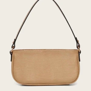 Beige baugetteväska - Säljer denna fina baugetteväska, knappt använd !!🤎🤎 Möts upp i Stockholm/ Enköping eller fraktar!!