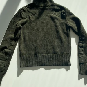 Size M - Det här är en jätte fin tröja. Som är från Zara. Den är för liten för mig så jag kan inte använda den längre. Storleken är M men sitter ungefär som en S.💓