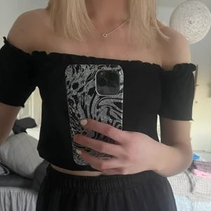 Topp från Bikbok - Så jäkla söt topp som tyvärr inte kommer till användning längre, den är väldigt sparsamt använd och är i gott skick. Passar så bra nu till sommaren!!!!