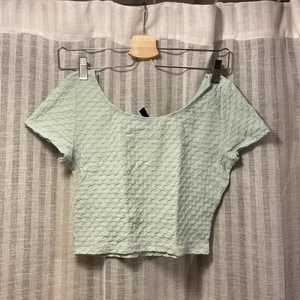 T-shirt - Så fin T-shirt från HM divided. Den är i väldigt bra skick. Köpare står för frakt, kan skicka spårbart eller brev. Skriv vid frågor🥰