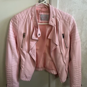 Skinnjacka - Rosa skinnjacka 