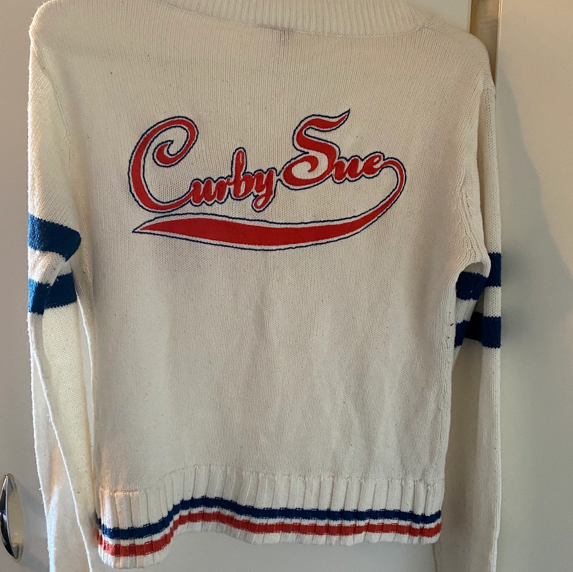 Stickad kofta med knappar - 91