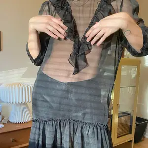 Genomskinlig mesh klänning