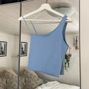 one shoulder från gina - Fin topp, sparsamt använd, säljer pga slutat använda!