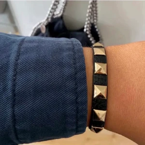 Armband  - Justerbart armband likt Valentino armbandet! Skriv endast om du är intresserad av att köpa 