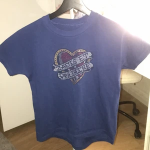 Zadig tröja - En jätte fin Zadig tröja som jag inte är helt säker på om jag vill sälja, använd en gång, vet inte pris ännu💞