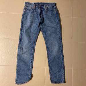 Levis jeans i storlek 30/32 (herrstorlek)