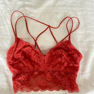 korall färgad bralette - supersöt korallfärgad bralette från hollister! 40kr+frakt