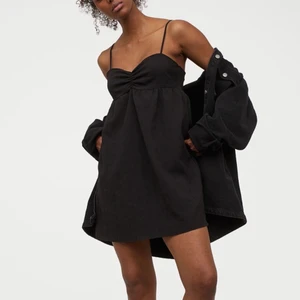 Svart klänning - superfin klänning som aldrig använts bara blivit testad! 60+frakt