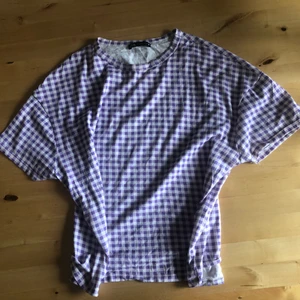 Lila vit rutig tshirt från Zara - Använd 1 gång