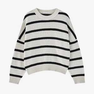 randig stickad  - En jätte fin stickad tröja från pull and bear, säljer för att jag inte använder den så mycket💖