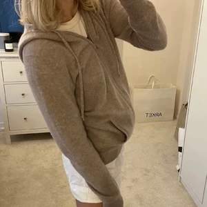 kofta ifrån soft goat - säljer min tröja ifrån soft goat i färgen toast pga att jag inte andvänder den