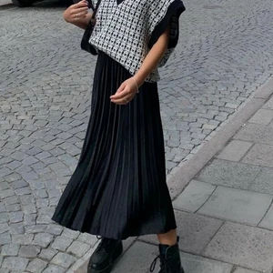 Rutig väst  - (Lånad bil) Västen är använd fåtal gånger, det vill säga i bra skick. 