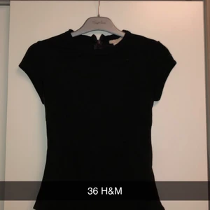 T-shirt Body - Säljer denna helt oanvända t-shirt body pgr av för liten💕