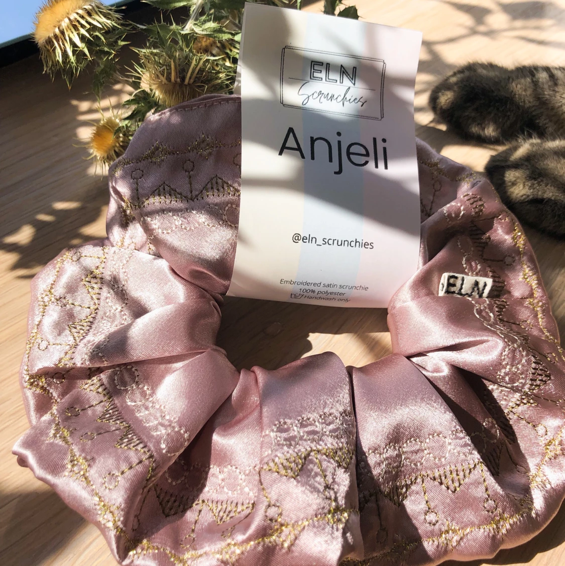 Broderad satinscrunchie  - 91