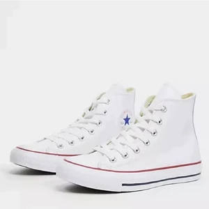 Converse - Säljer dessa skor som är äkta inte använt så många gånger ❤️