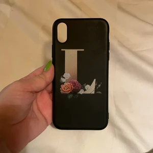 iPhone X skal bokstaven L - Som nytt! ⭐️ Kan mötas i Stockholm eller skicka (köpare står för frakt) 💕🌸 