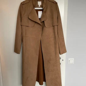 Kappa i mockaimitation - Supersnygg oanvänd kappa 🧥 i mockaimitation Prislappen sitter kvar