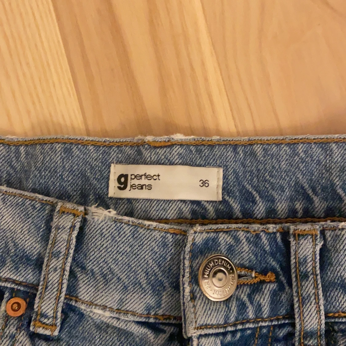 Jeans med hål - 91