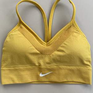 Aldrig använt Nike sport bh!!😍 (pris kan diskuteras) Köptes för 400.