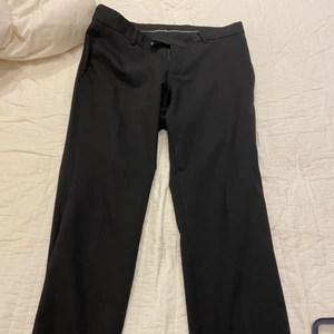 Nyskick Tiger of sweden Kostymbyxor - Ylle/kostymbyxor från Tiger of Sweden, perfekt till höst/vinter, som nya, knappt använda och väl omhändertagna. Nypris ca 2700, köparen står för frakt 