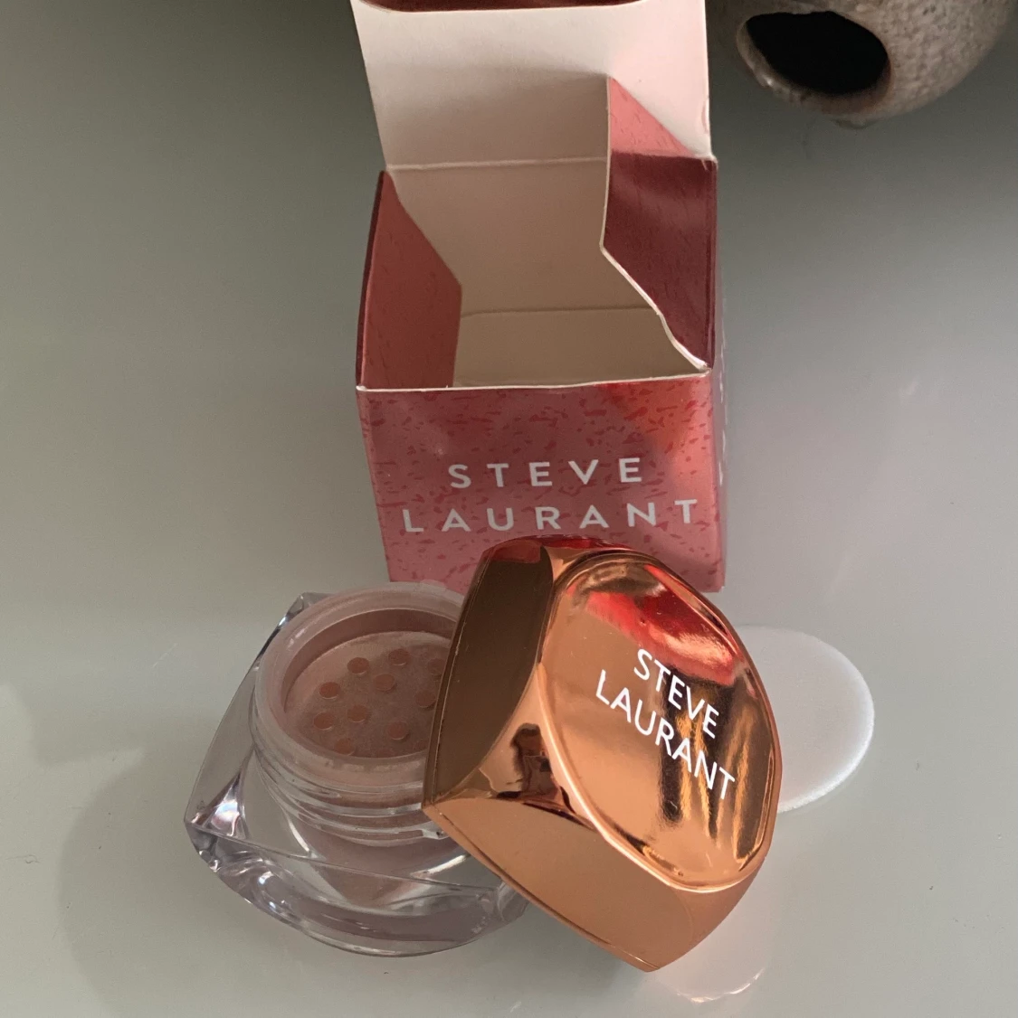 Steve Laurant loose powder