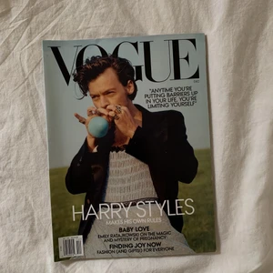 Vogue Harry styles  - Budgivning startar på 300kr i kommentarsfältet 🧚🏼  