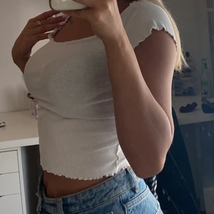 Vit T-shirt  - Vit T-shirt i storlek s🌸