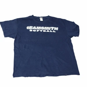 Teamsmith - Vintage T-shirt - En riktigt Nice amerikansk vintage tröja från 00-talet som har en mörkblå färg och ett vitt tryck både på ryggen och äver bröstet m. Köpt på en secondhandbutik i USA som heter Ross
