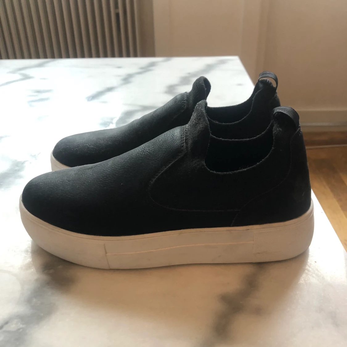 Svarta skor från Rest