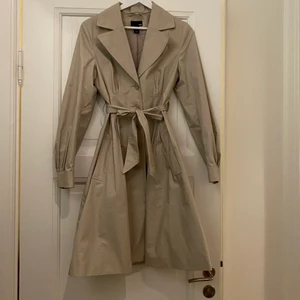 Trenchcoat  - Supersnygg trenchcoat från H&M i storlek 36/S, bra skick! 