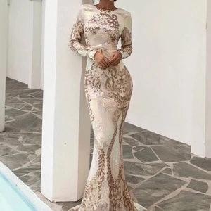 Klänning - Helt oanvänd klänning. Prislapp sitter kvar. Bra kvalité, ej genomskinlig. Str S. Köparen står för frakt. 