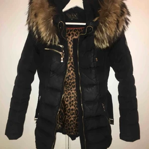 Hollies jacka  - Jätte fin jacka använd ett par gånger under två vintrar.