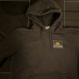 Hoodie - Grå hoodie från HM. Storlek small. 