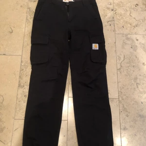 Carhartt Wide Cargo Pants (baggy) - Väldigt fint skick, storleken är large. Skickas via PostNord!