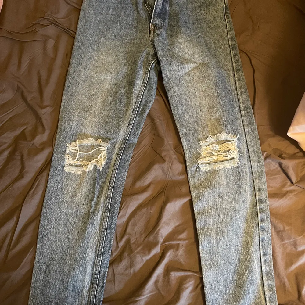 Helt nya jeans från Monki i storlek xs 😍 såå fina!. Jeans & Byxor.