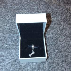 Pandora dog charm new in excellent condition been in box… colour silver s925ale price paid £ 35 