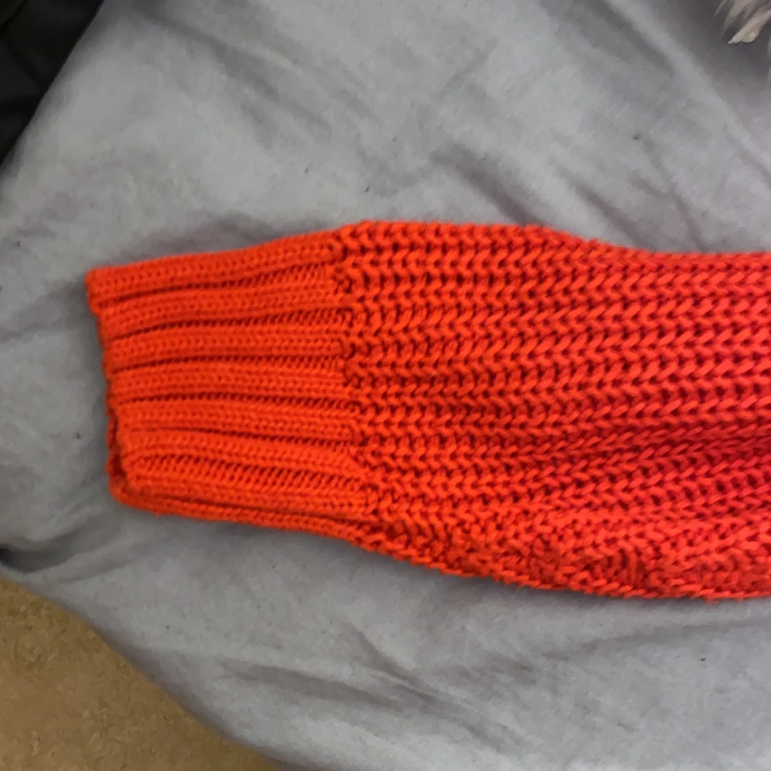 Röd stickad tröja  - 90