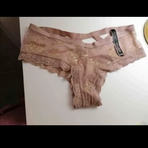 Victori's secret penties - Victori's secret penties .both are new .1 is for 150 both for 300